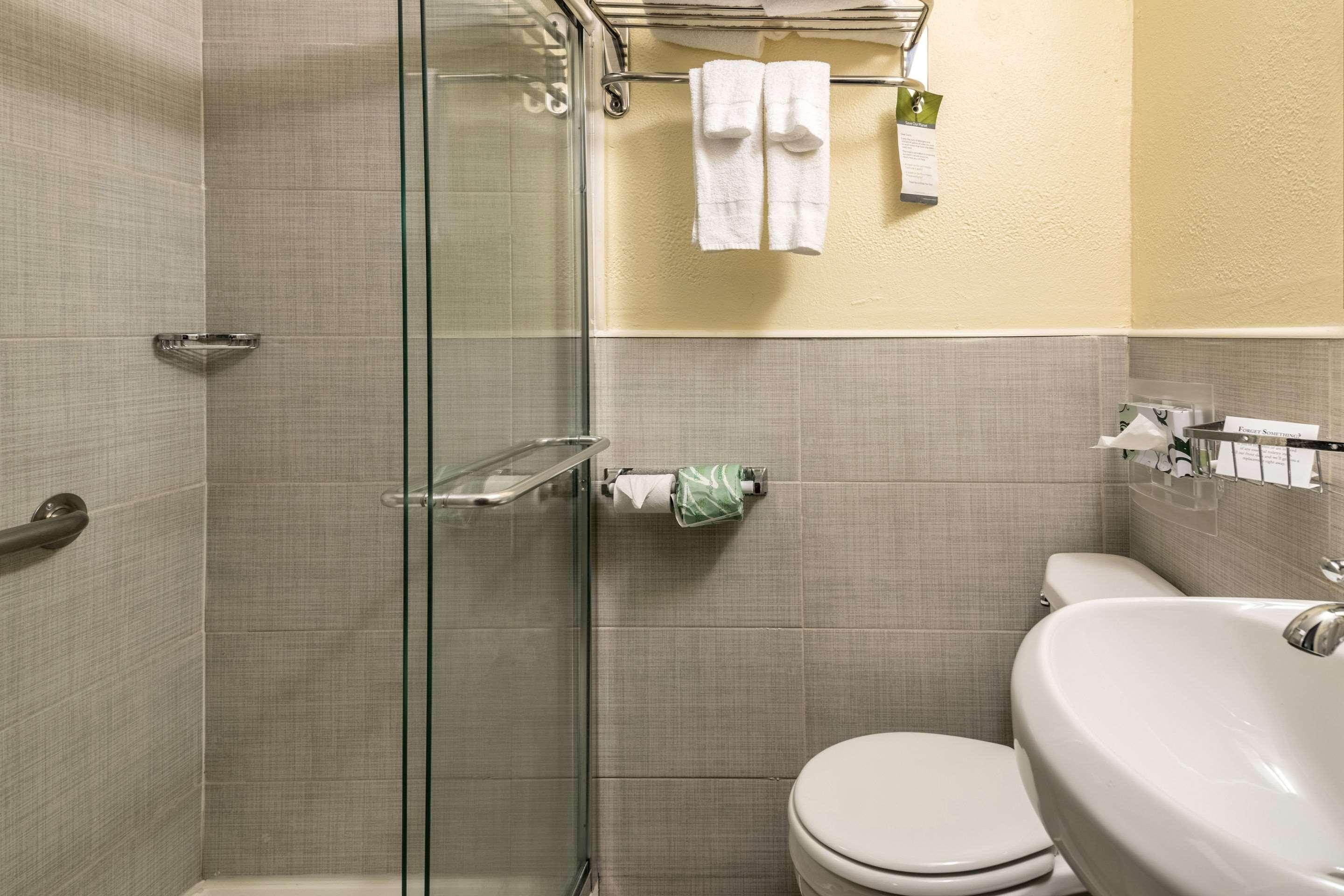 Econo Lodge Rutland City Near Hwy 7 Exteriör bild