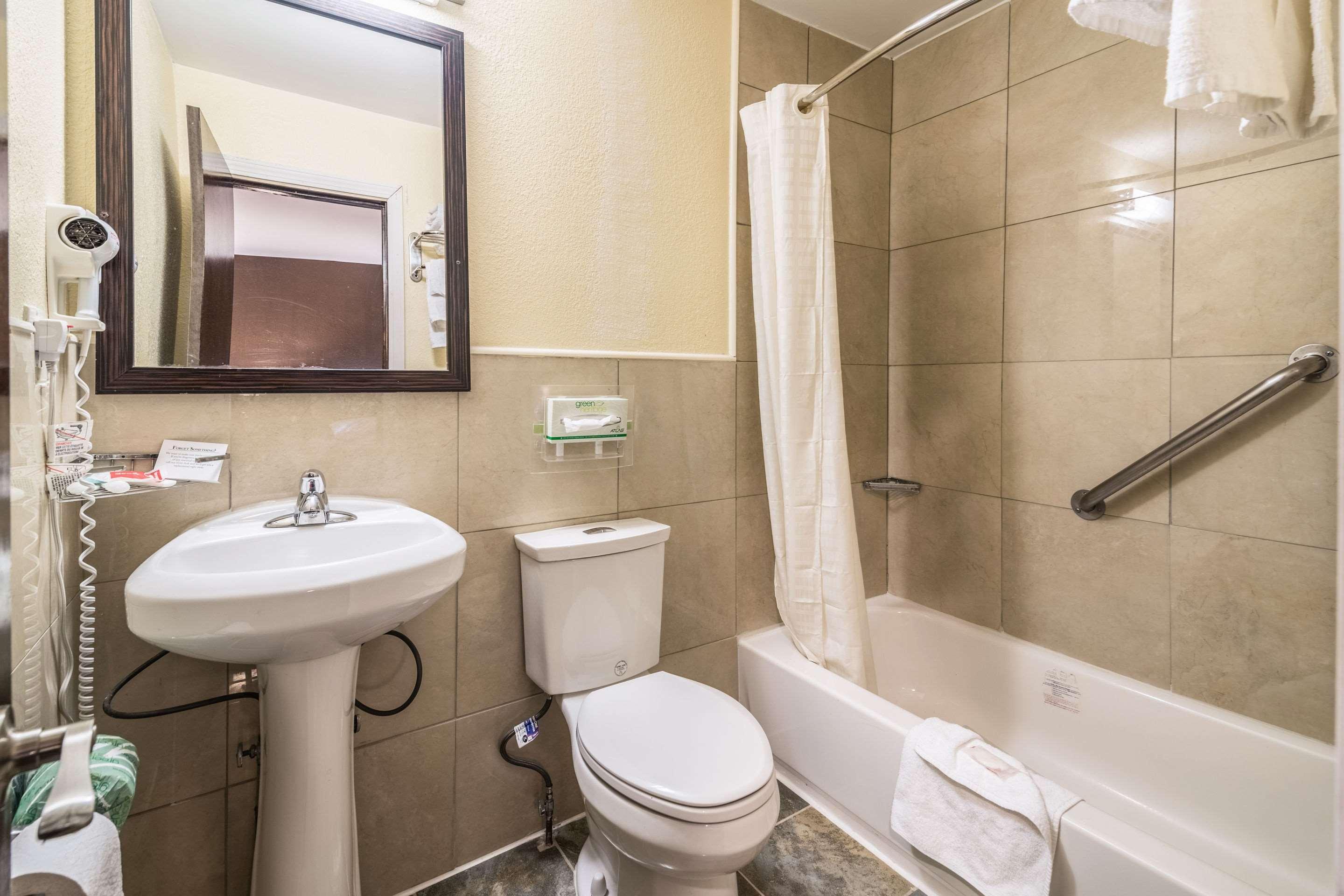 Econo Lodge Rutland City Near Hwy 7 Exteriör bild